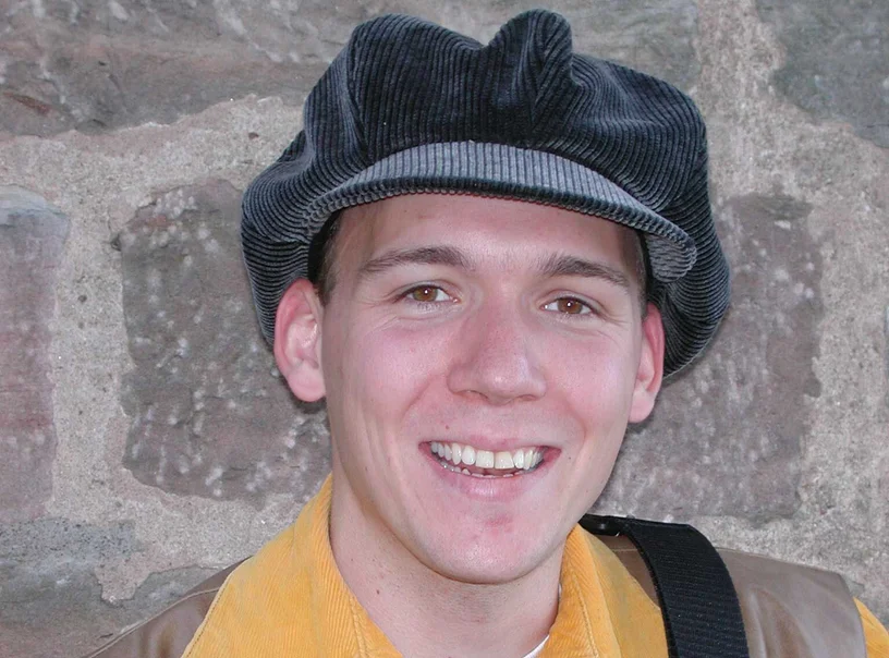 Philipp &ndash; Bassist und Moderator der Badischen Babbel B&auml;nd,
                   Cord-Schirmm&uuml;tze graublau